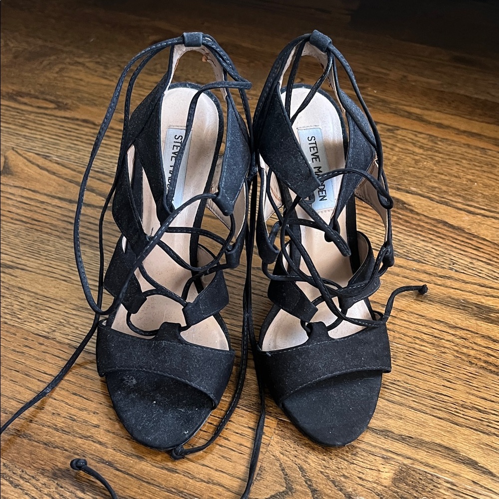 Steve Madden Elegant Black Lace-Up Sandals
